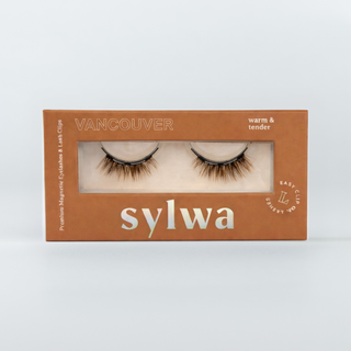 Verpackung der Sylwa-Magnetwimpern im Style 'Vancouver,' mit Cat-Eye-Design und einem geschwungenen Look. Premium-Magnetwimpern mit C-Curl, ideal um die Augen zu öffnen.