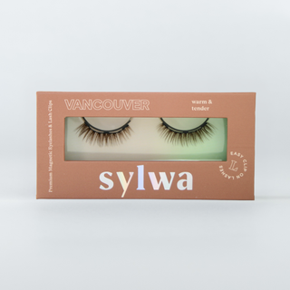 Verpackung der Sylwa-Magnetwimpern im Style 'Vancouver,' mit Cat-Eye-Design und einem geschwungenen Look. Premium-Magnetwimpern mit C-Curl, ideal für den natürlichen Look